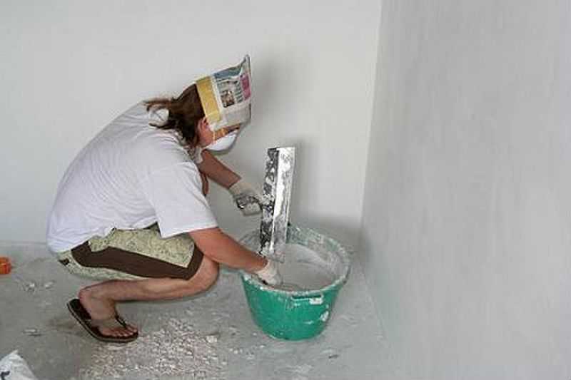 Шпаклевка стен под покраску: своими руками, видео, лучшие, пошагово, из гипсокартона, как наносить, технология, как шкурить после