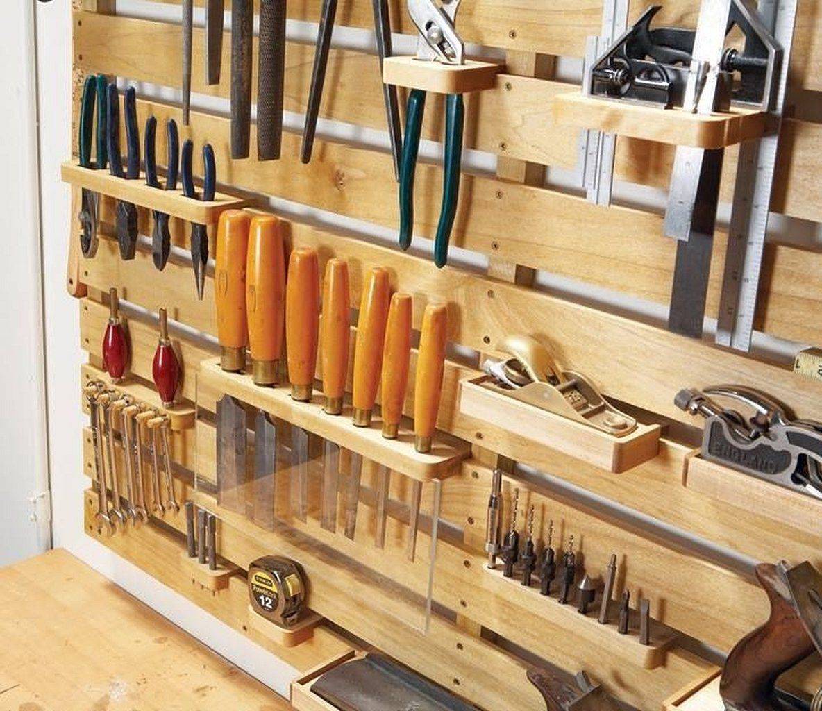 Стеллажи для мастерской. Полки для инструментов. Стеллаж под инструменты. Полки для инструмента в мастерской. Полочки для инструментов в гараже.