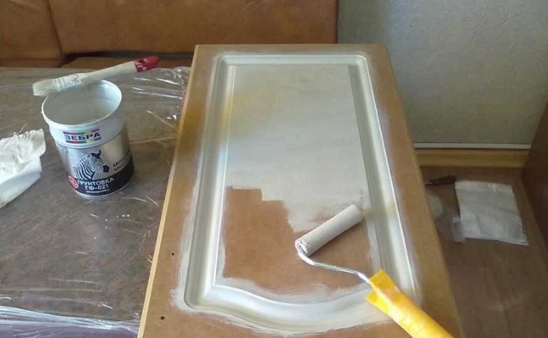 Как покрасить кухонный гарнитур: выбор краски и идеи (+23 фото)