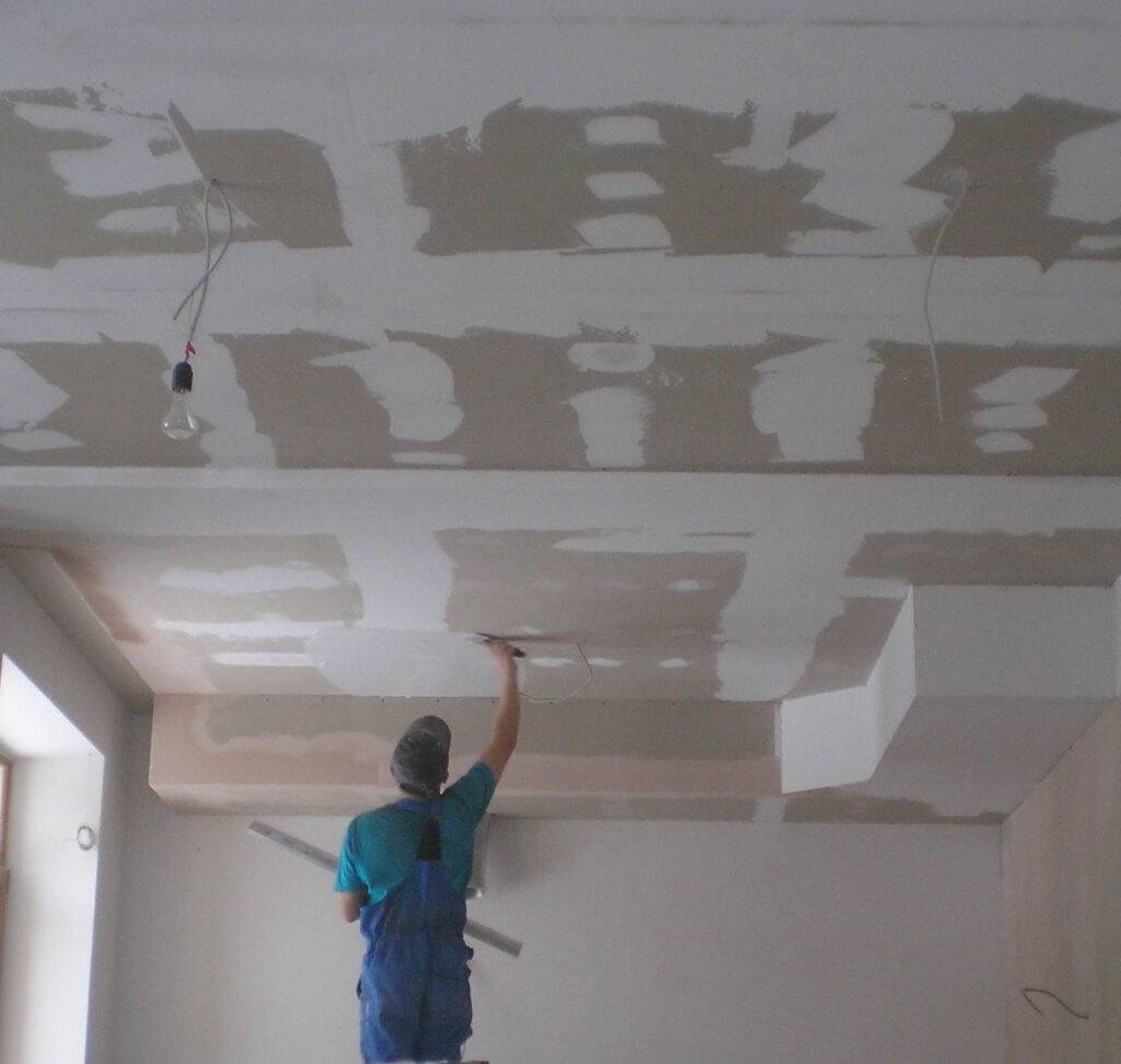 Как и чем покрасить потолок из гипсокартона своими руками: от «а» до «я»