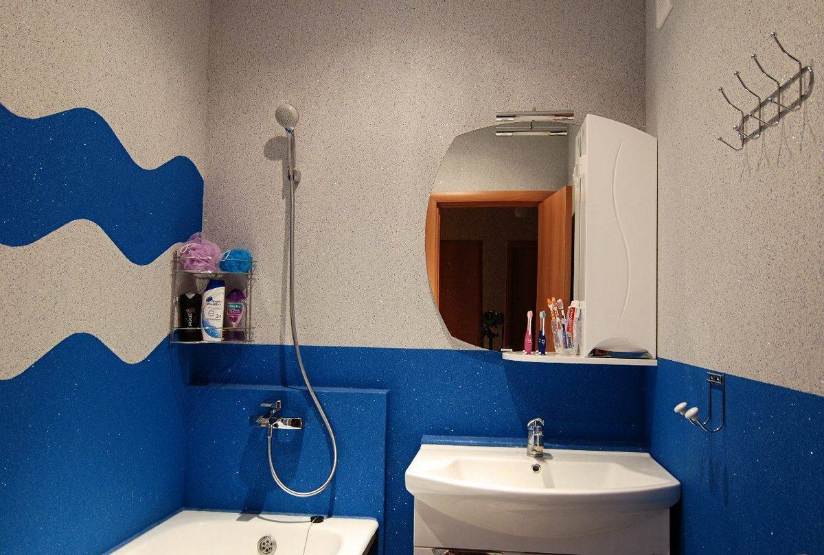 Наносим жидкие обои в ванной и туалете своими руками: варианты оформления санузла (+13 фото)