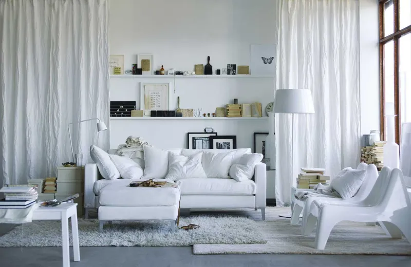 Белая мебель в интерьере гостиной фото