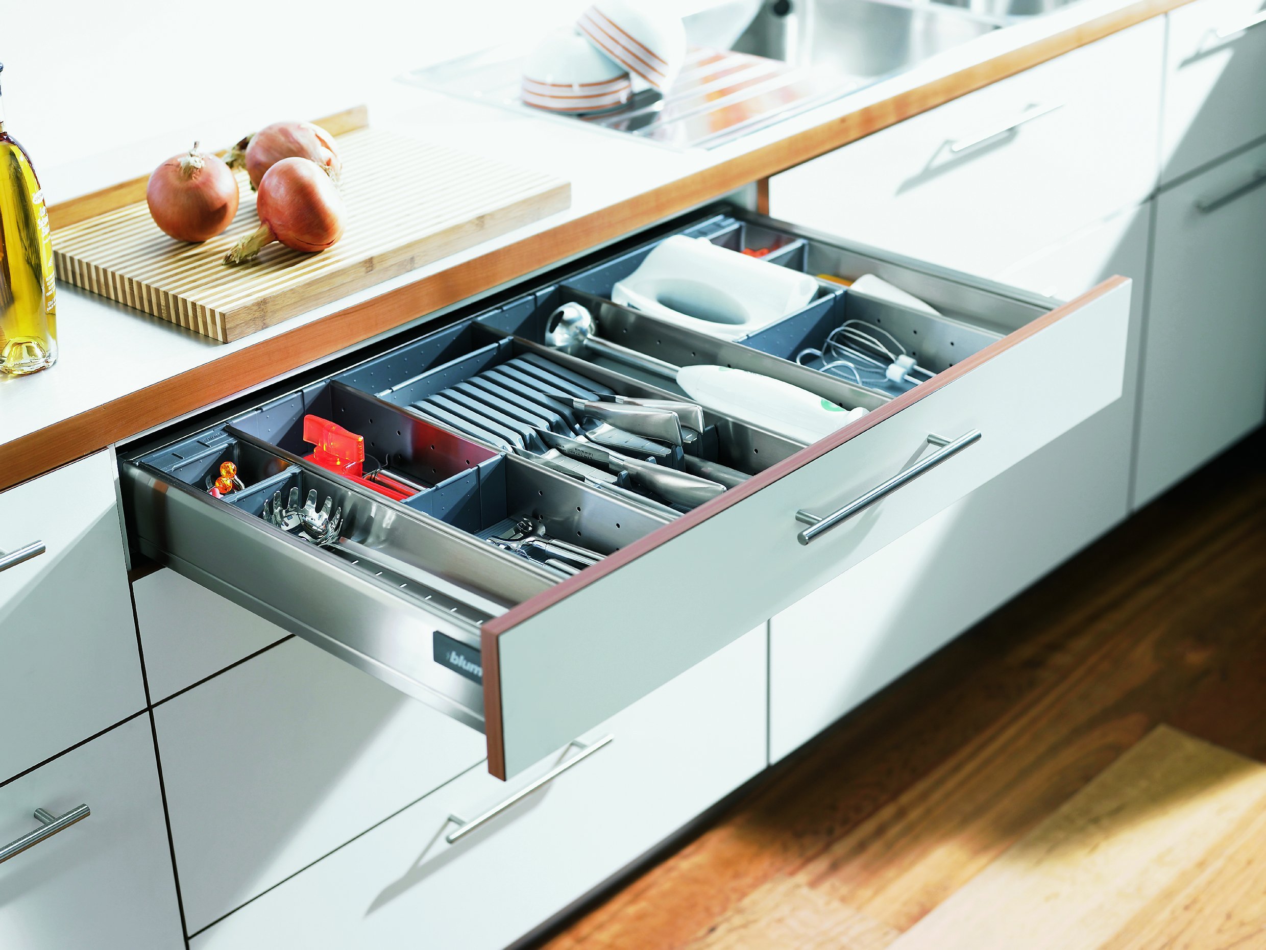 Наполнение кухонных шкафов: виды систем хранения для кухонного гарнитура