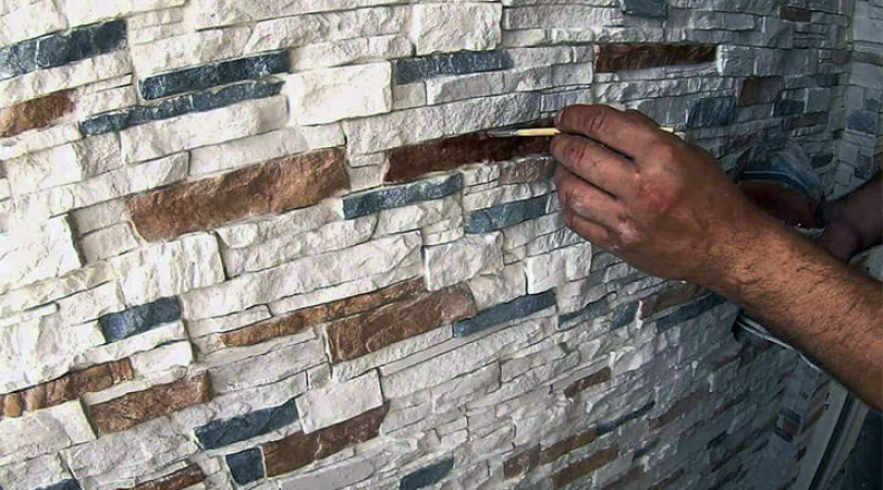 Имитация камня декоративной штукатуркой: как своими руками сделать искусственную каменную поверхность на цоколе, фасаде и при внутренней отделке + фото и видео