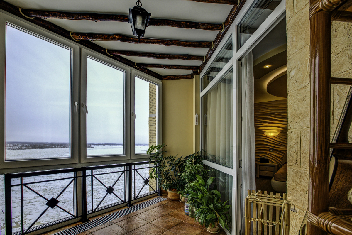 Виды, особенности устройства и дизайна балконов в частном доме, фото галерея удачных вариантов