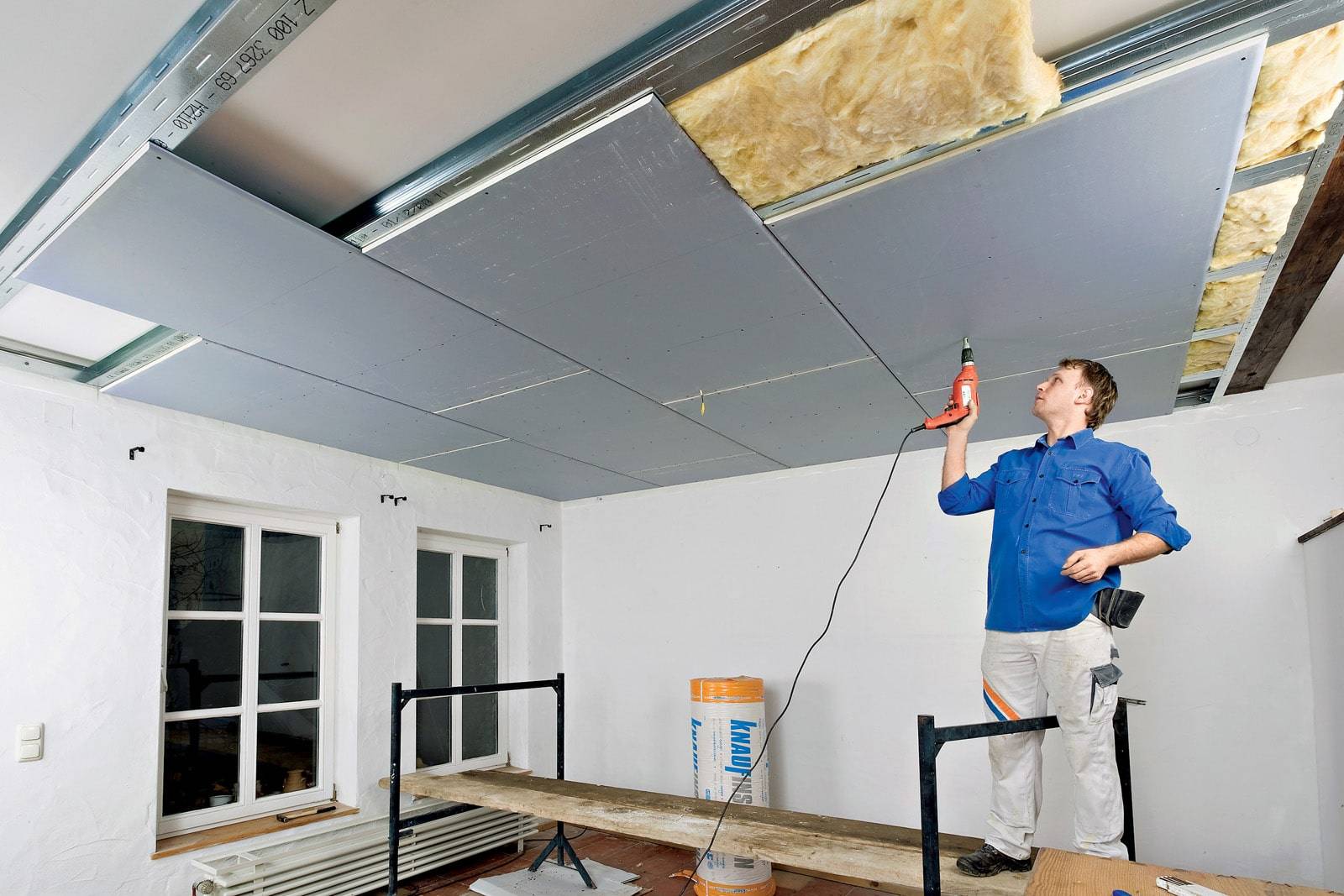 Какой потолок лучше натяжной или из гипсокартона - сравнение характеристик