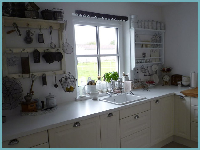 Дизайн кухни с окном — как разместить столешницу, раковину, рабочую зону или зону отдыха у окна (100 лучших фото идей)