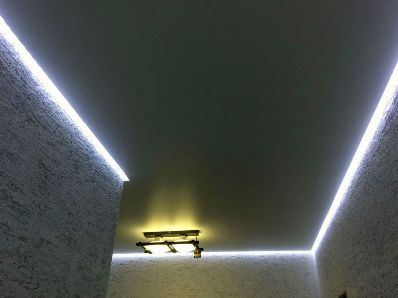 Диодная подсветка потолка