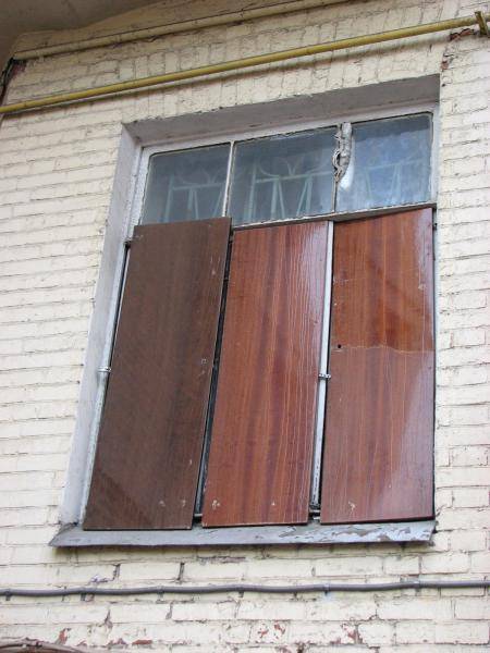 5 действенных способов закрыть окна на первом этаже от посторонних взглядов