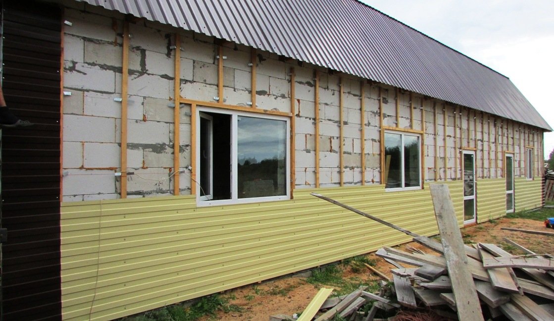Обшивка дома профнастилом: качественно, быстро, дёшево