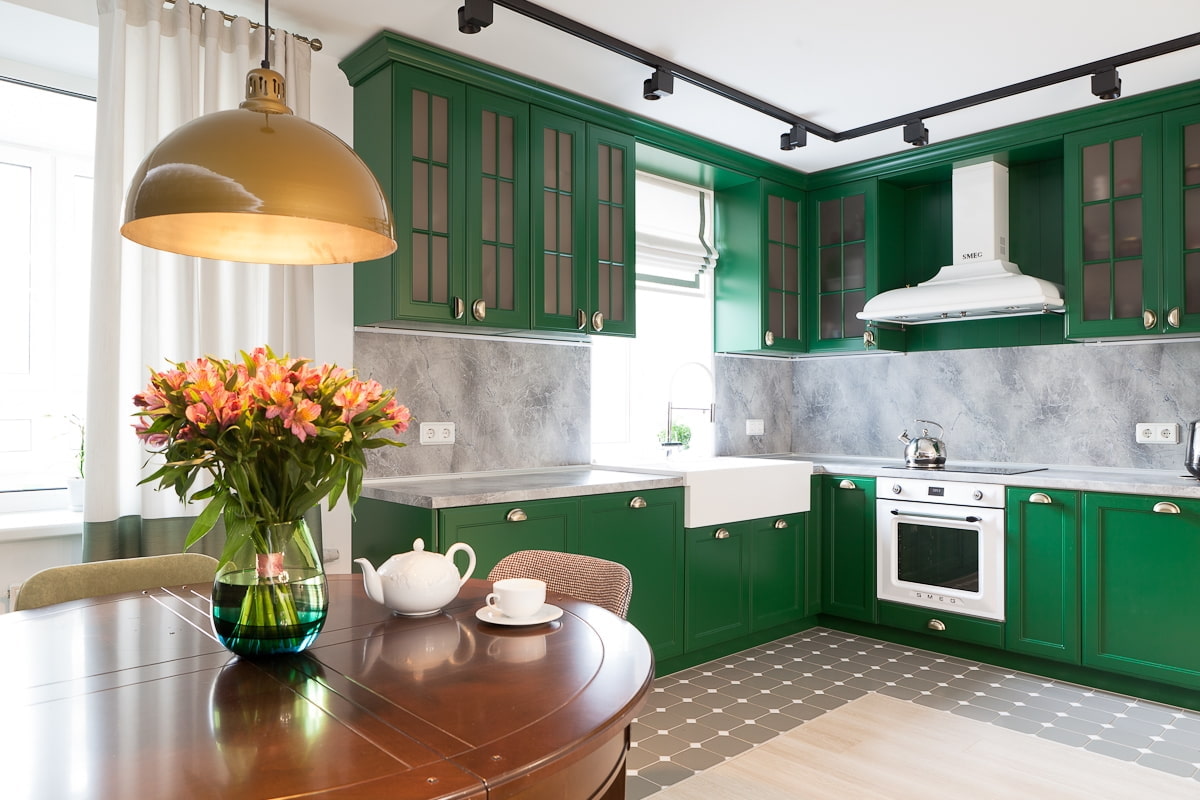 Зеленая кухня: 150 фото новинок дизайна с актуальными оттенками в современном интерьере. советы, как сочетать и комбинировать