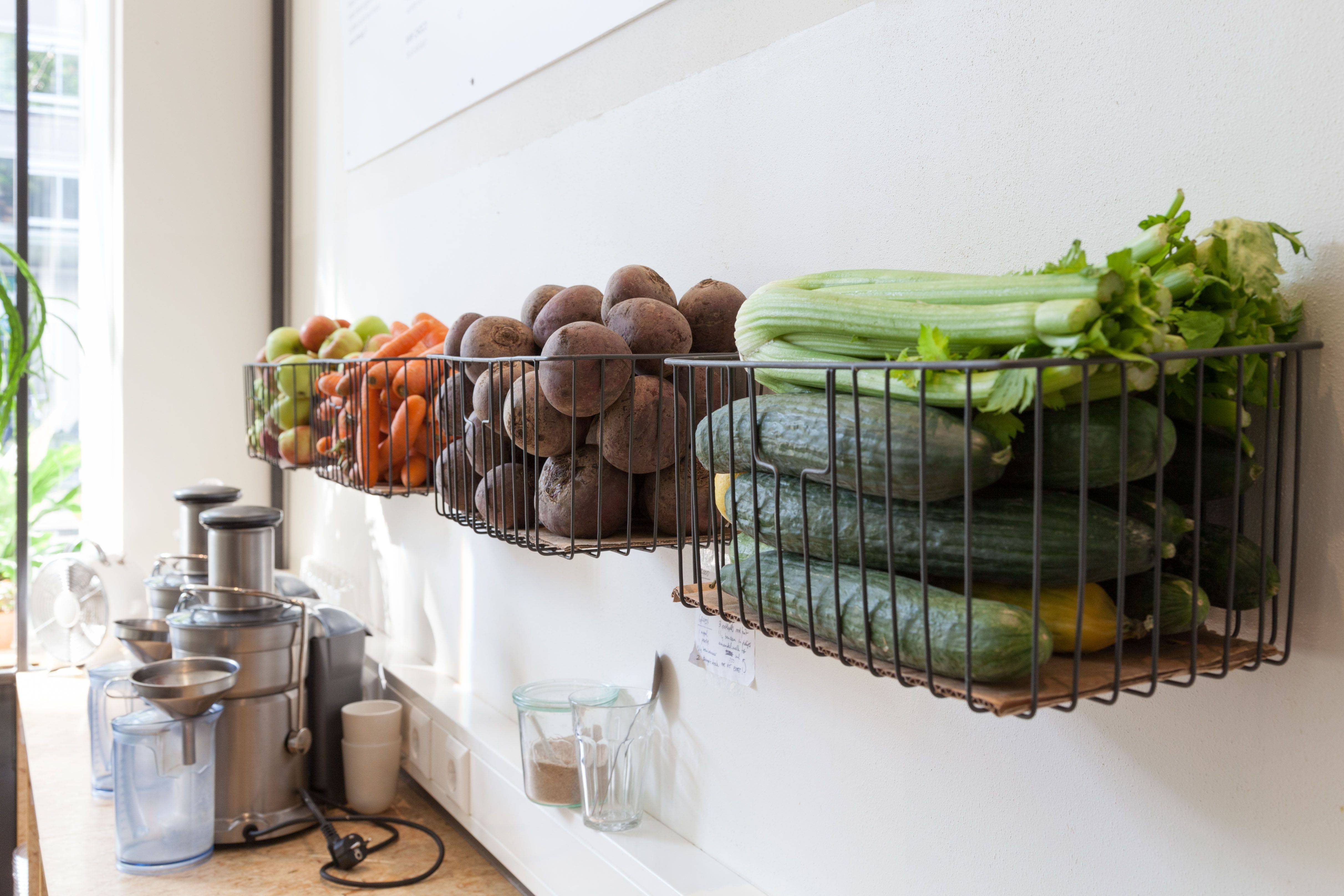 Лучшие места для хранения овощей на кухне и оптимальные условия для них