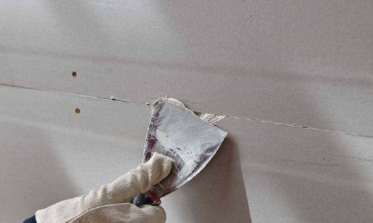 Как шпаклевать стыки гипсокартона (гкл, гвл): как правильно выполнить работу на потолке, стене, в том числе под обои, а также нужные инструменты и советы мастеров
