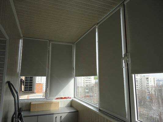 Идеи для защиты от солнца на балконе, где нет кондиционера - обзор