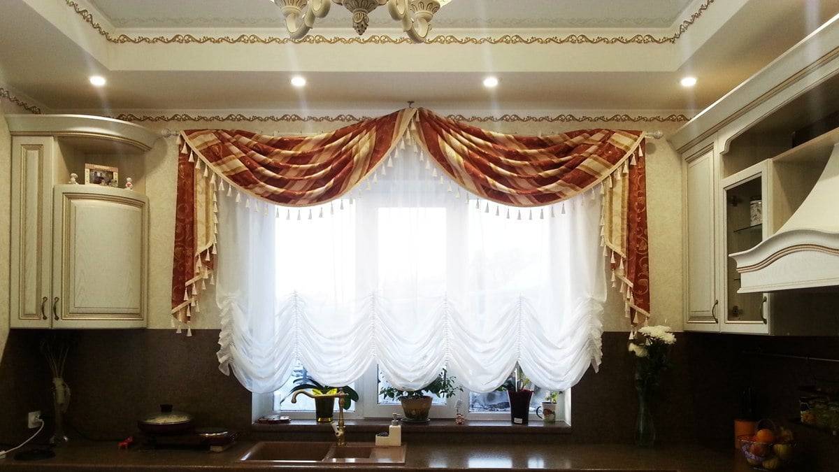 Ламбрекены для зала, красивые шторы в гостиную в современном стиле
 - 43 фото