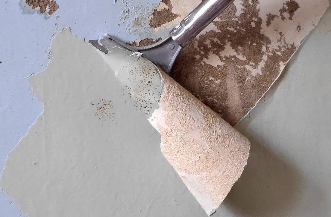 Как удалить водоэмульсионную краску с потолка и стен своими руками