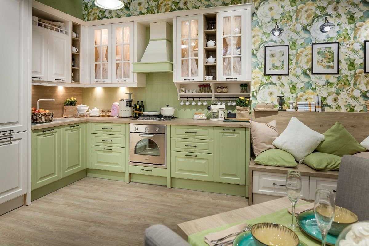 кухня в классическом стиле зеленого цвета