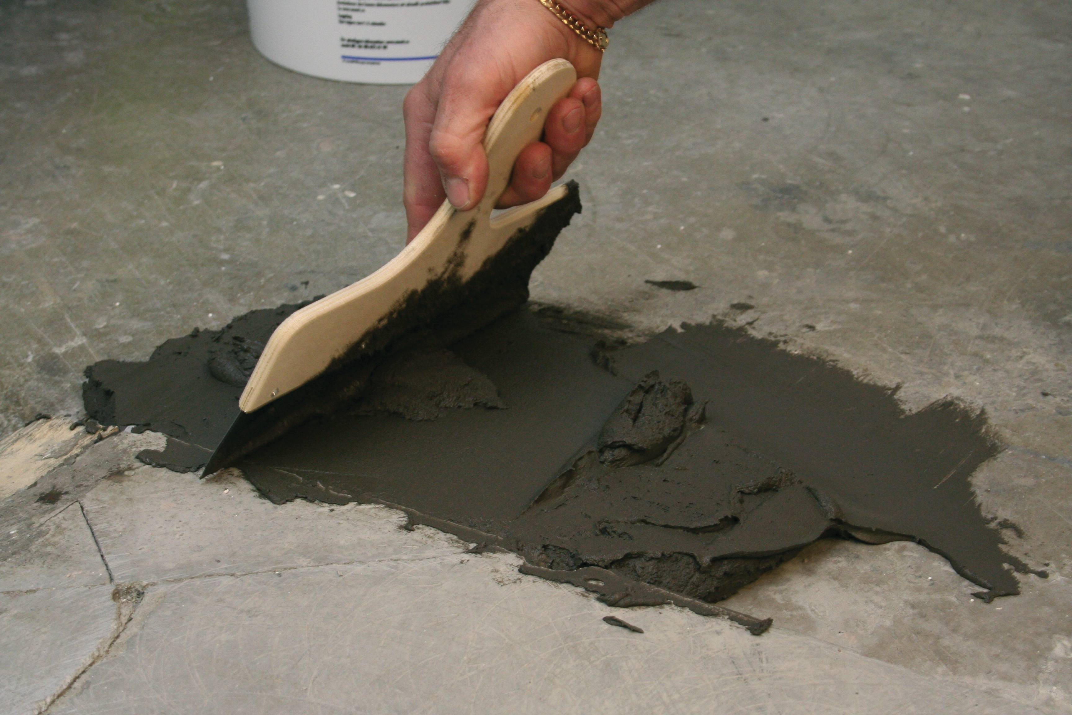 Ремонт выбоин в бетонном полу