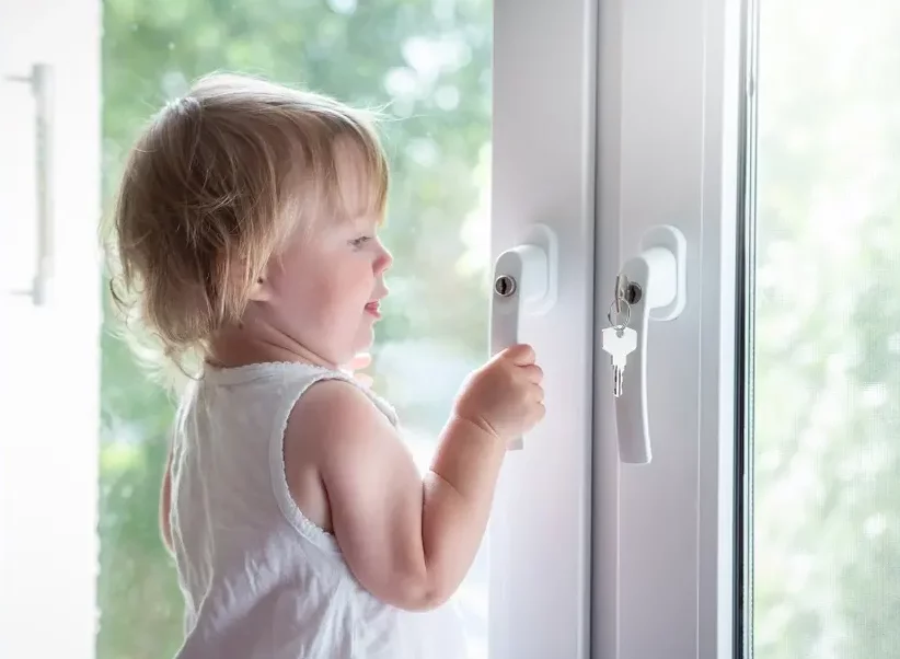 Как правильно выбрать детский замок на пластиковое окно и установить