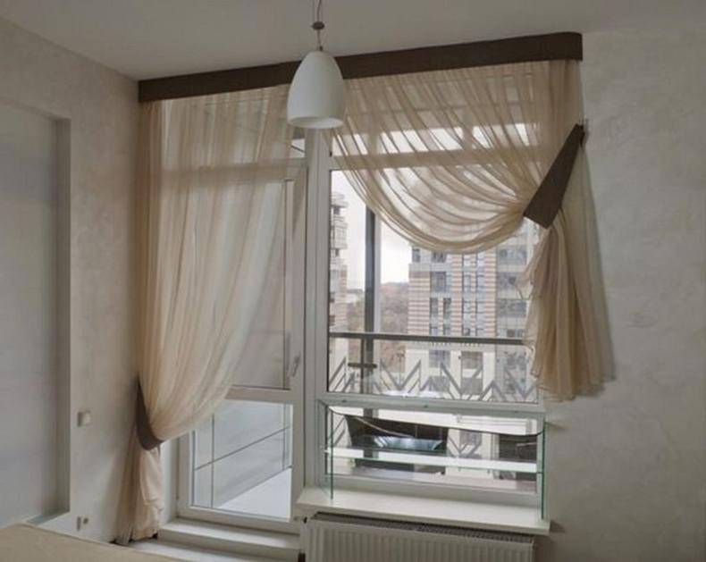7 красивых идей для оформления окна с балконной дверью