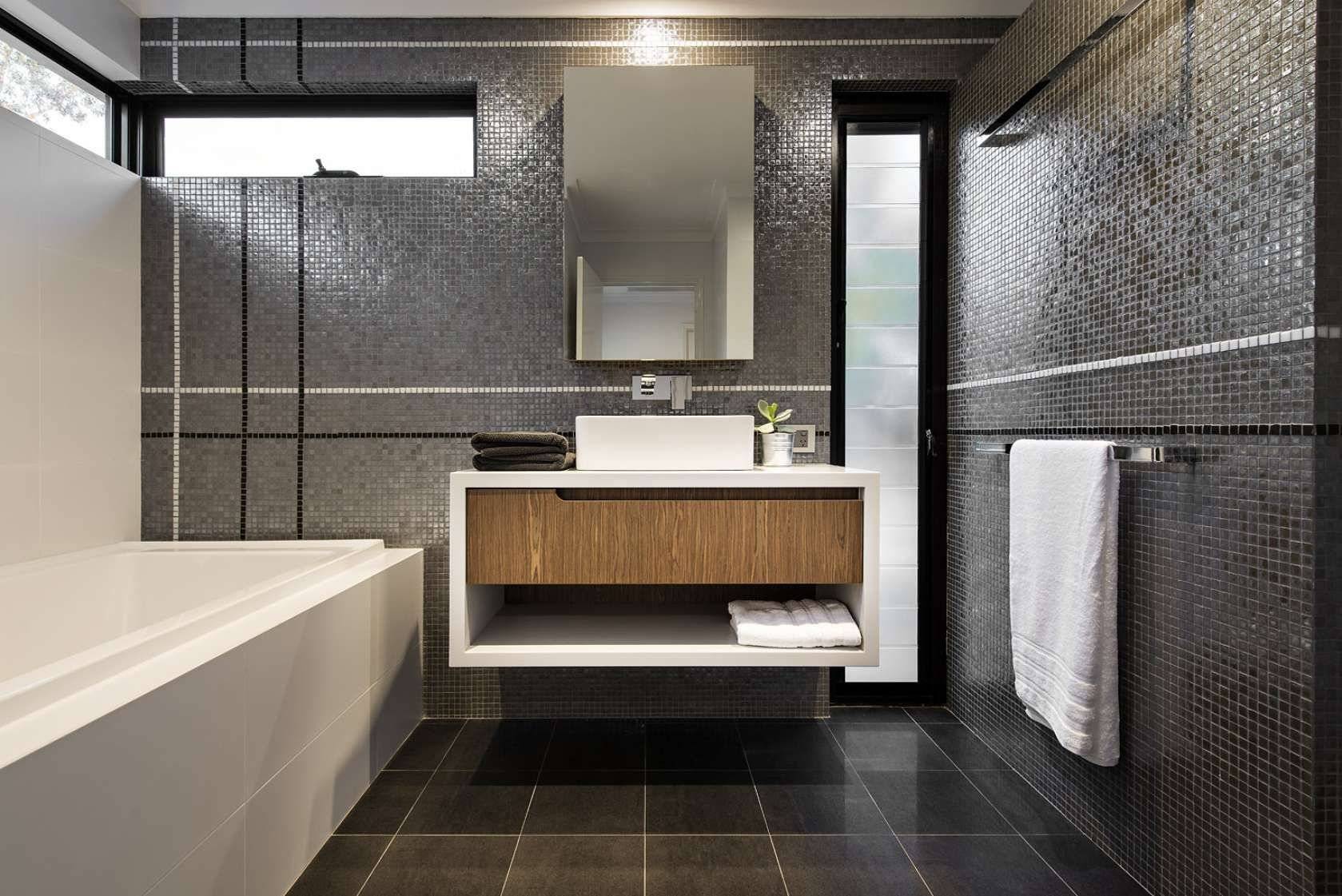Серая плитка в ванной с яркими акцентами: современный стиль - 35 фото
