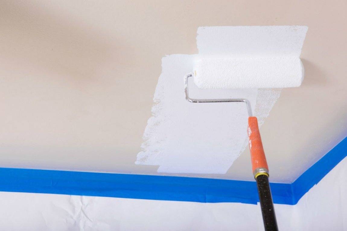 Как покрасить потолки водоэмульсионной краской без разводов