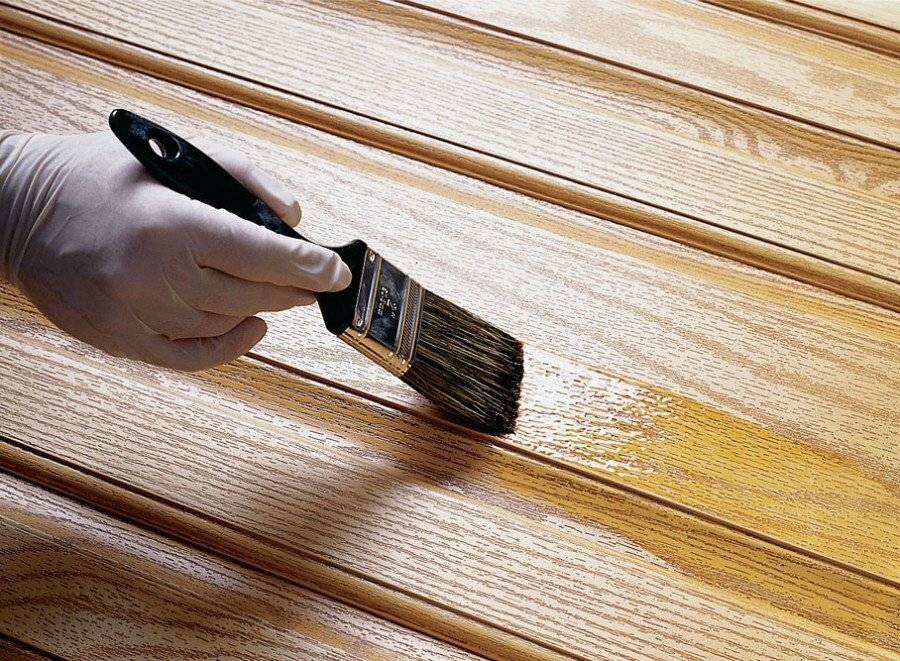 Особенности покраски деревянных изделий при наружном применении