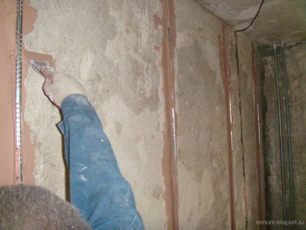 Как выровнять стены гипсовой штукатуркой ротбанд
