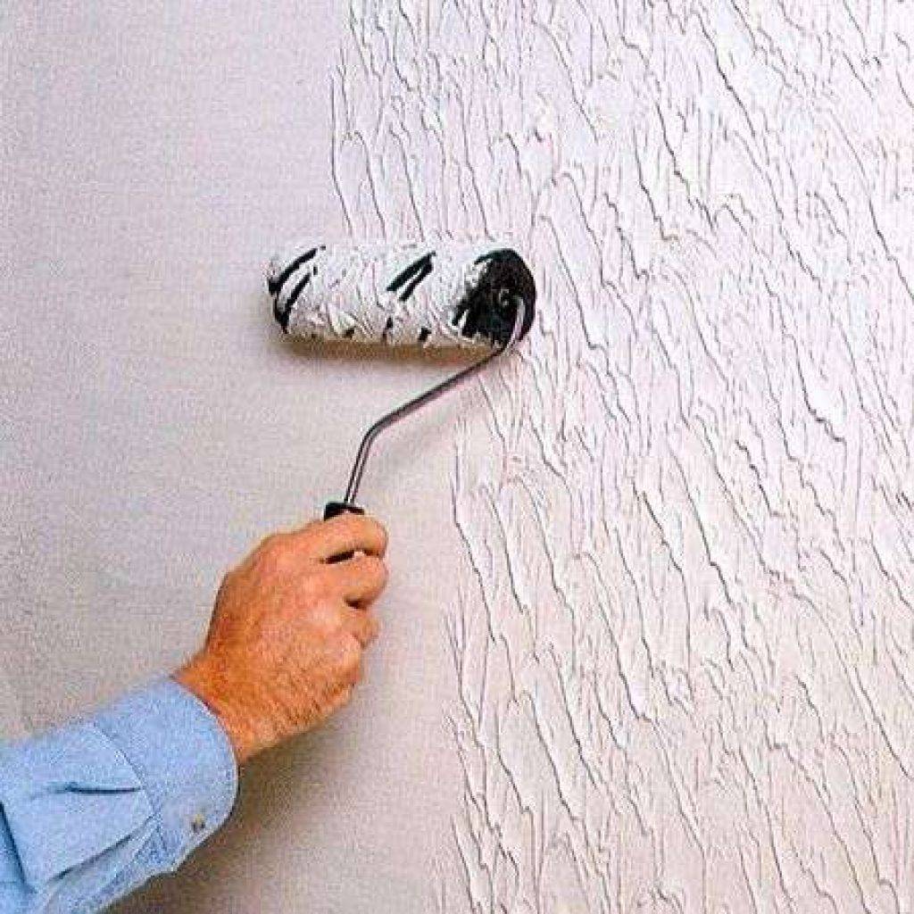 Покраска стен или обои? сравнение способов отделки | строй легко