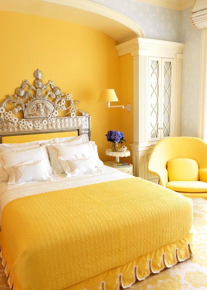 Желтая спальня — 100 фото идей сочетания в интерьере