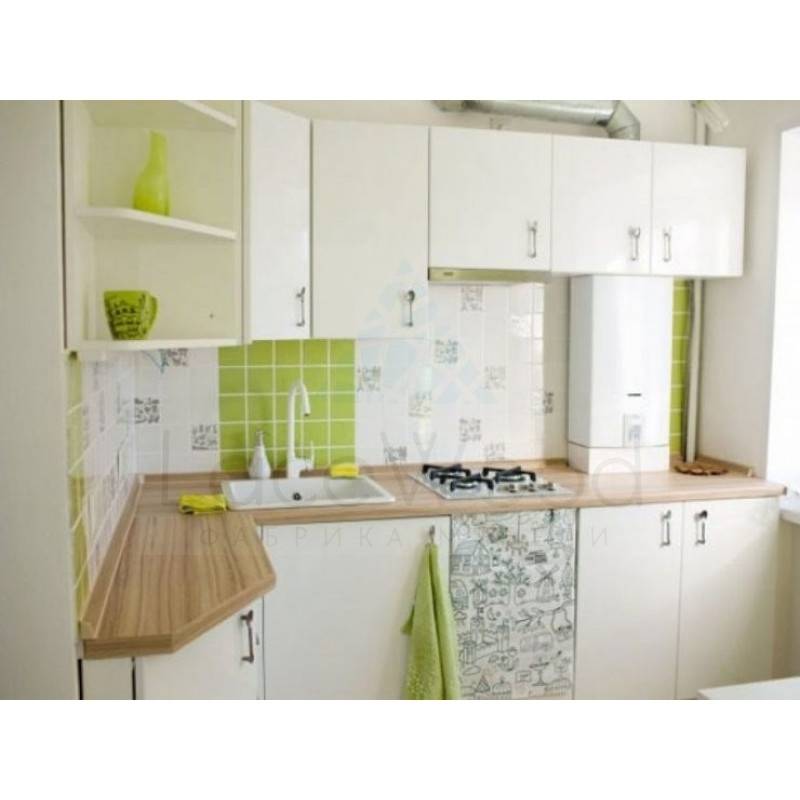 Дизайн кухни в хрущевке с газовой колонкой, холодильником и плитой - планировка