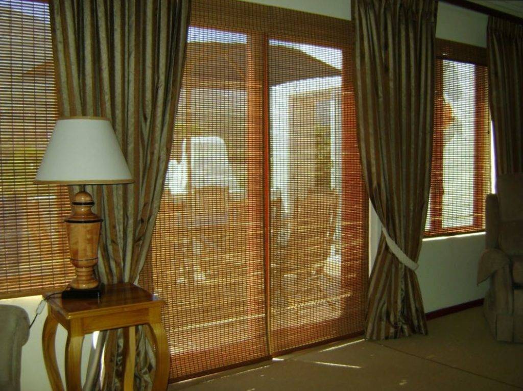 Бамбуковые шторы на дверной проем: 120+ гармоничных идей экостиля в интерьере
