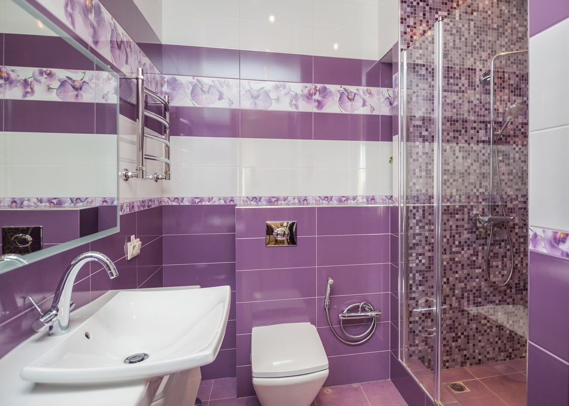 Интересные идеи применения фиолетовых тонов в интерьере ванной комнаты