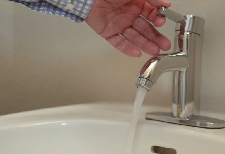 Умягчённая вода: как умягчить жесткую водопроводную жидкость для питья — способы, фильтры для смягчения, что делать с напитком из скважины — moloko-chr.ru