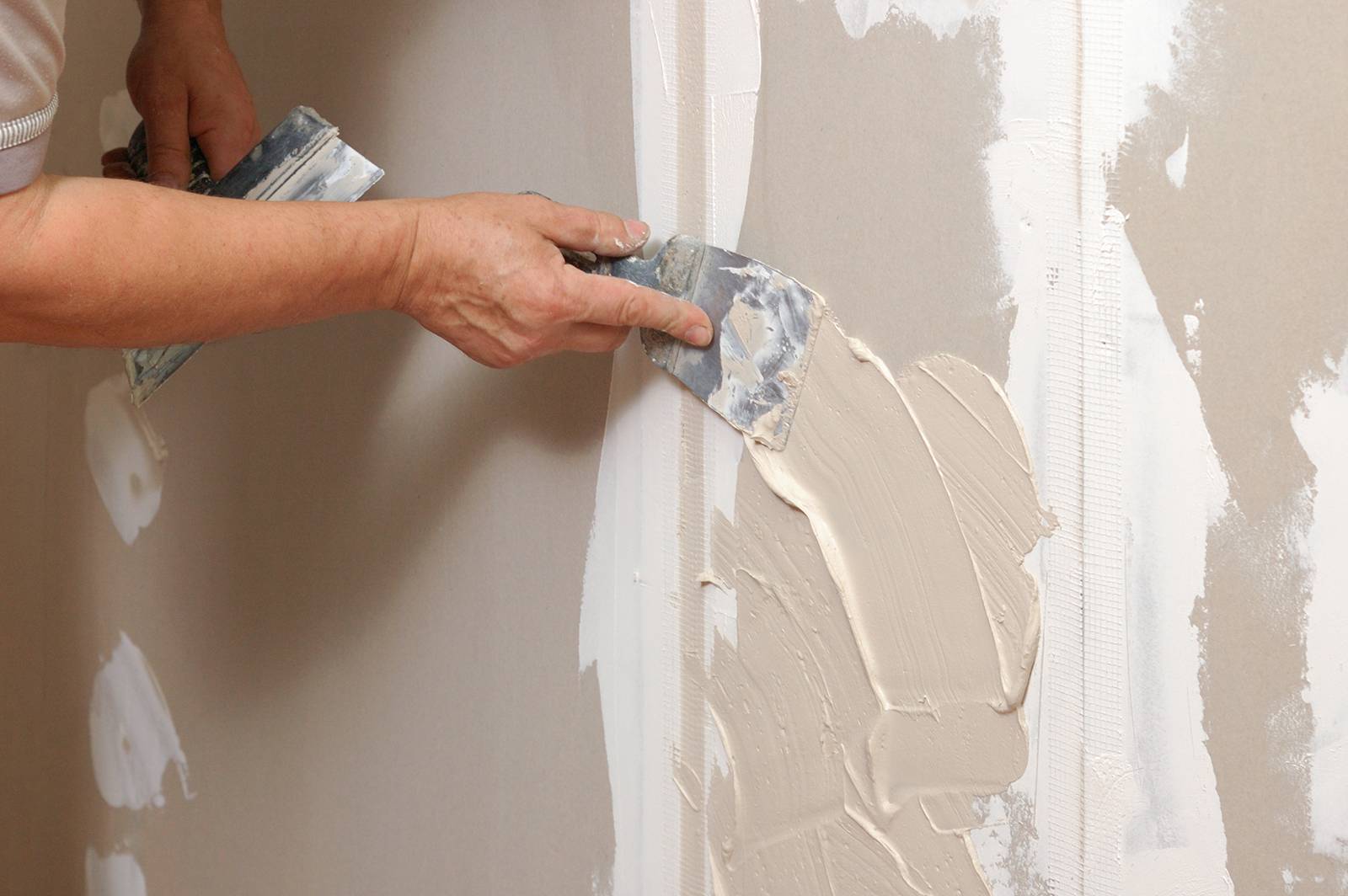 Как выполнить шпаклевку потолка из гипсокартона своими руками под покраску