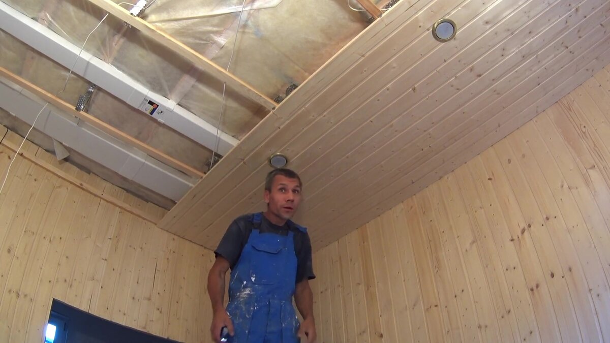 Как правильно обшить потолок деревянной вагонкой своими руками