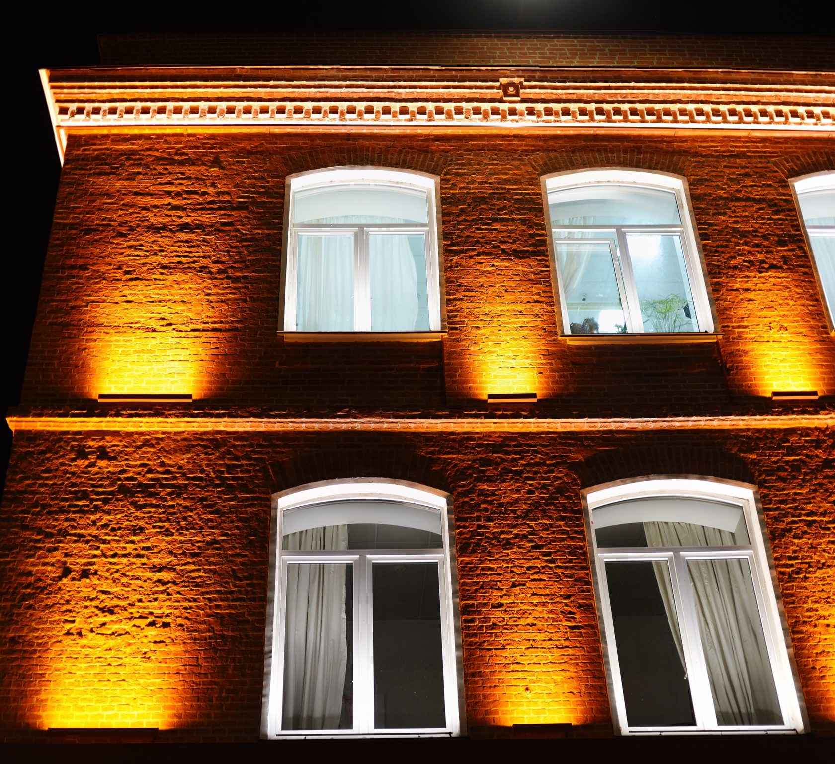 Светильники для фасада
