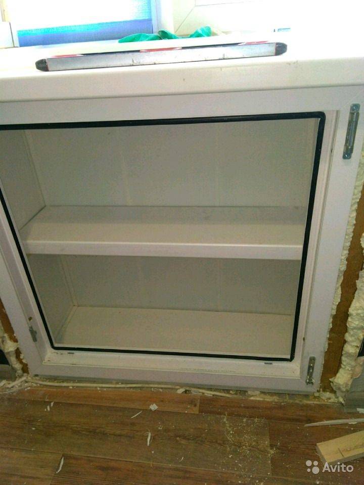 Зимний холодильник на кухне под окном: как сделать шкаф, способы отделки