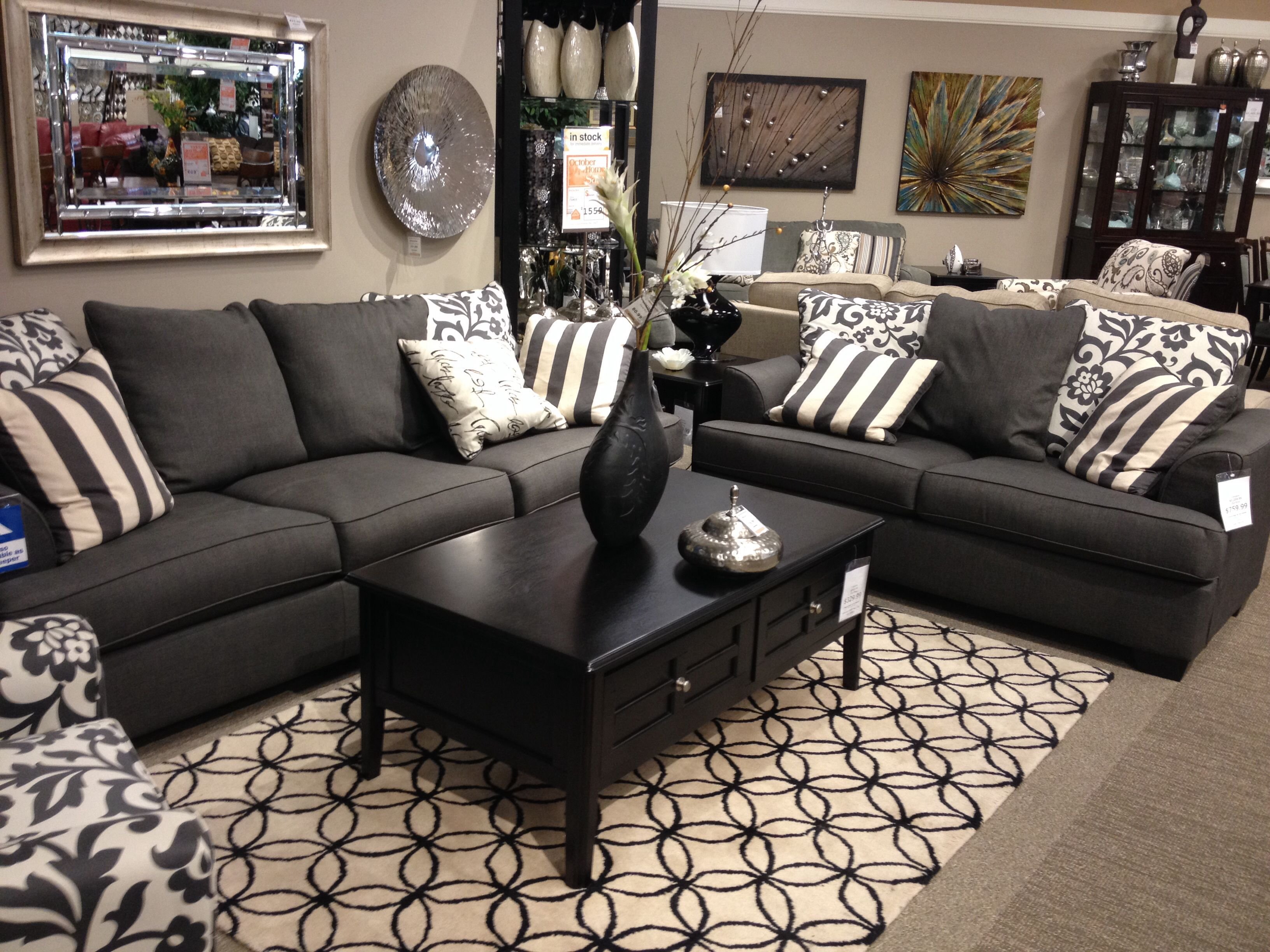 Черный диван в интерьере: материалы обивки, оттенки, формы, идеи дизайна, сочетания