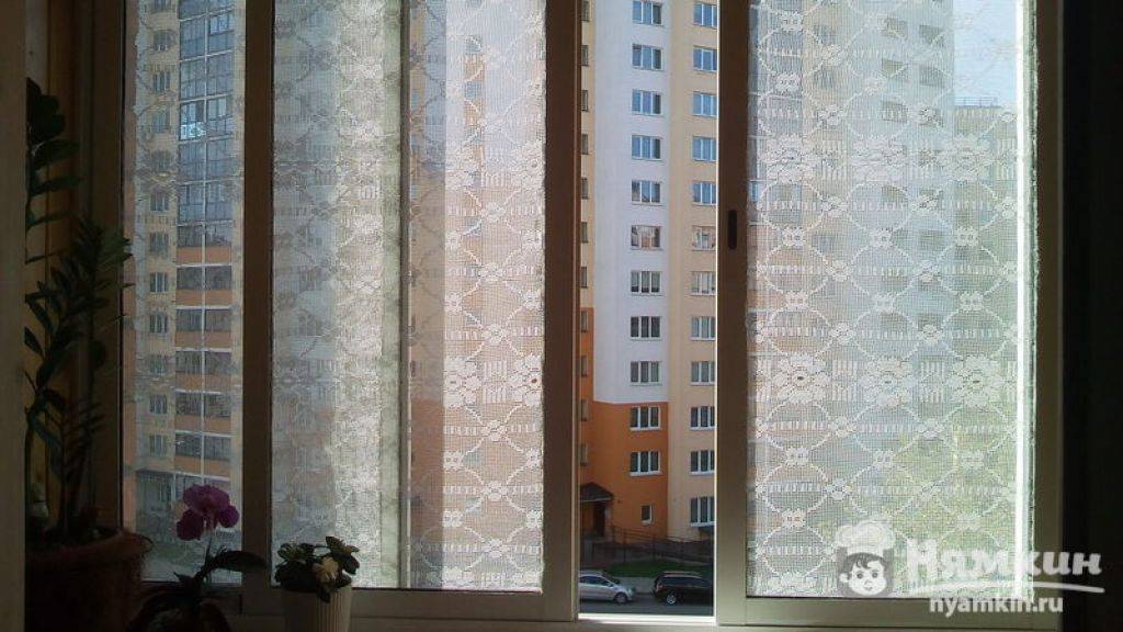 Чем закрыть окна на балконе от солнца: виды материалов