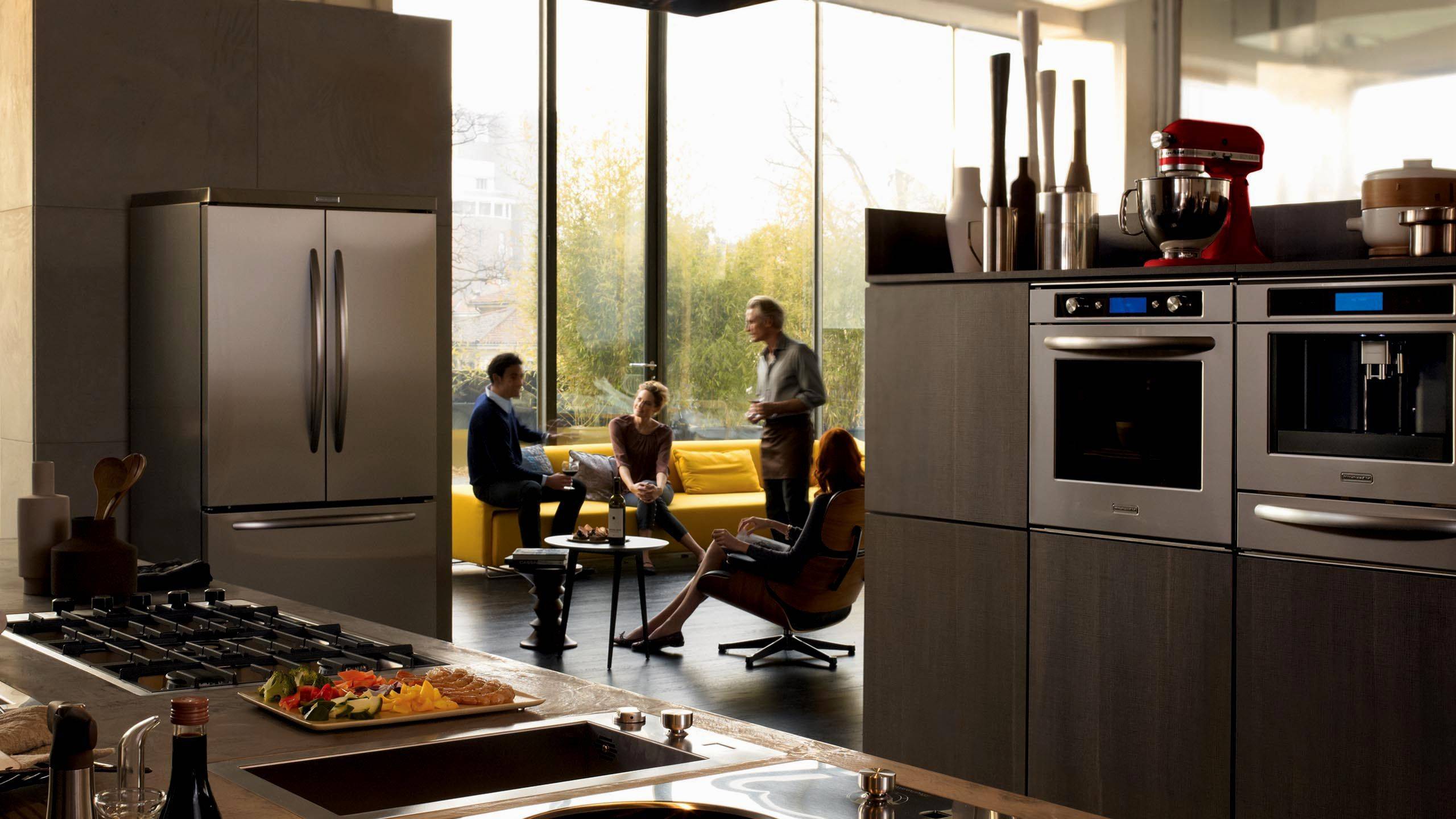 Телевизор на кухню: как правильно выбрать и установить