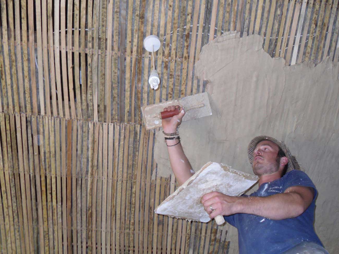 Как провести штукатурку деревянных стен своими руками
