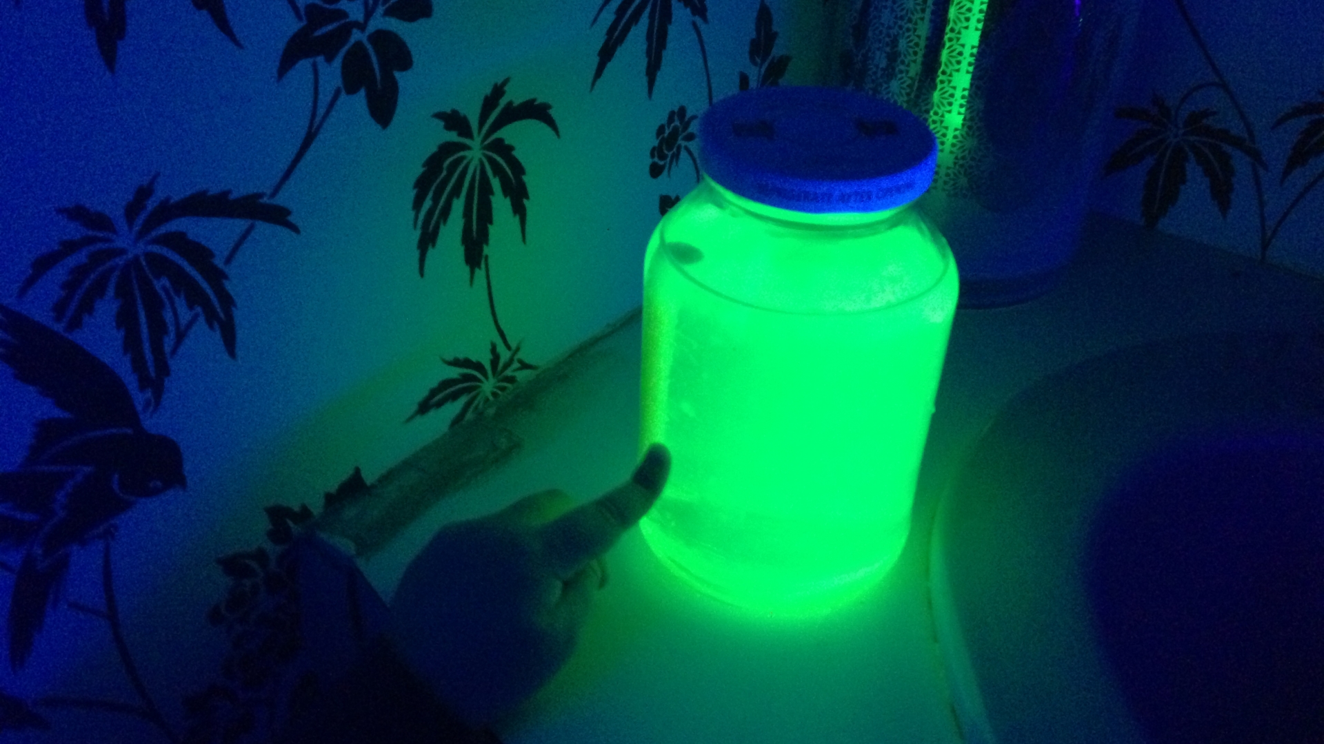 Люминесцентная краска своими руками в домашних условиях: видео, инструкция