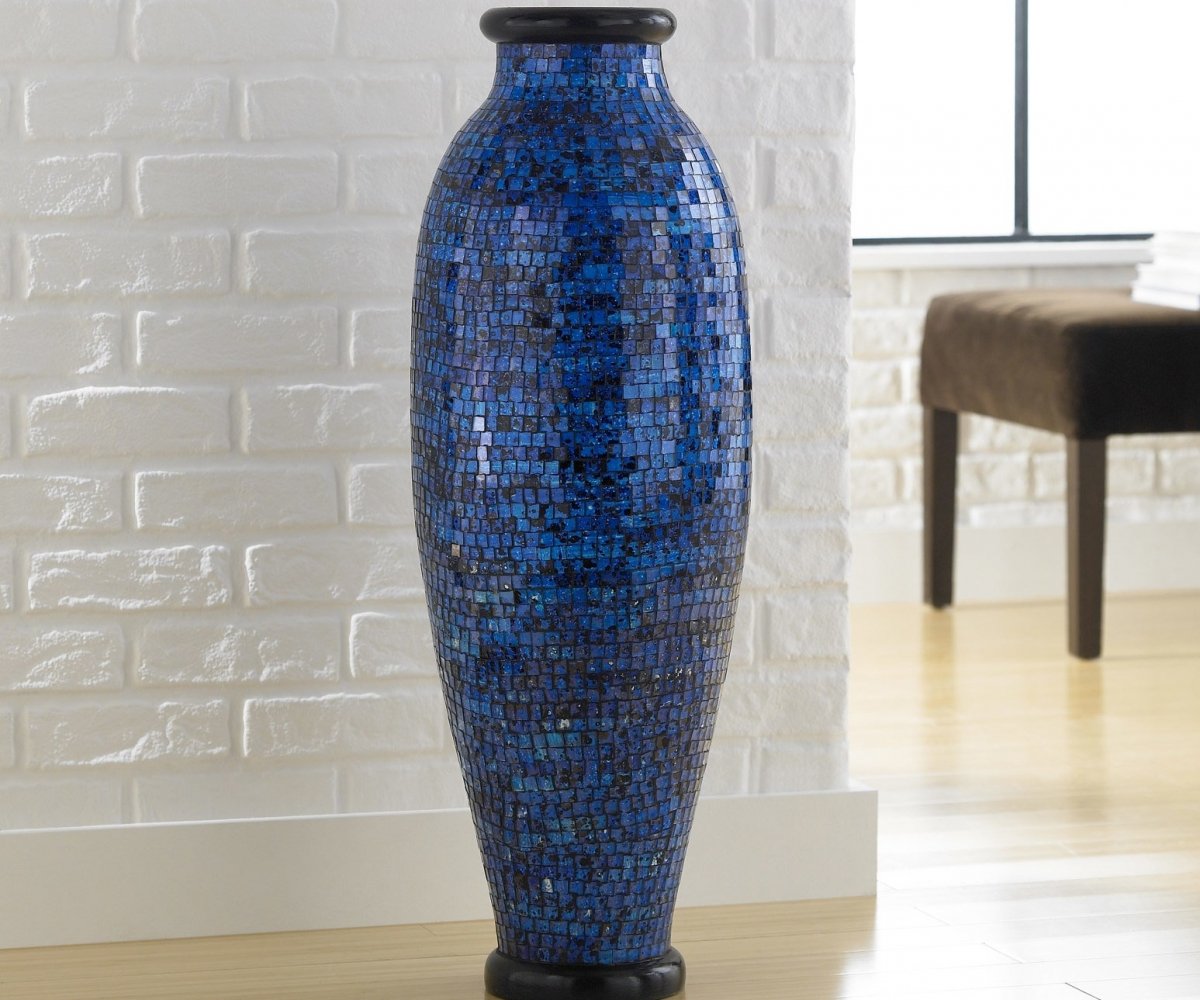 голубая ваза в интерьере