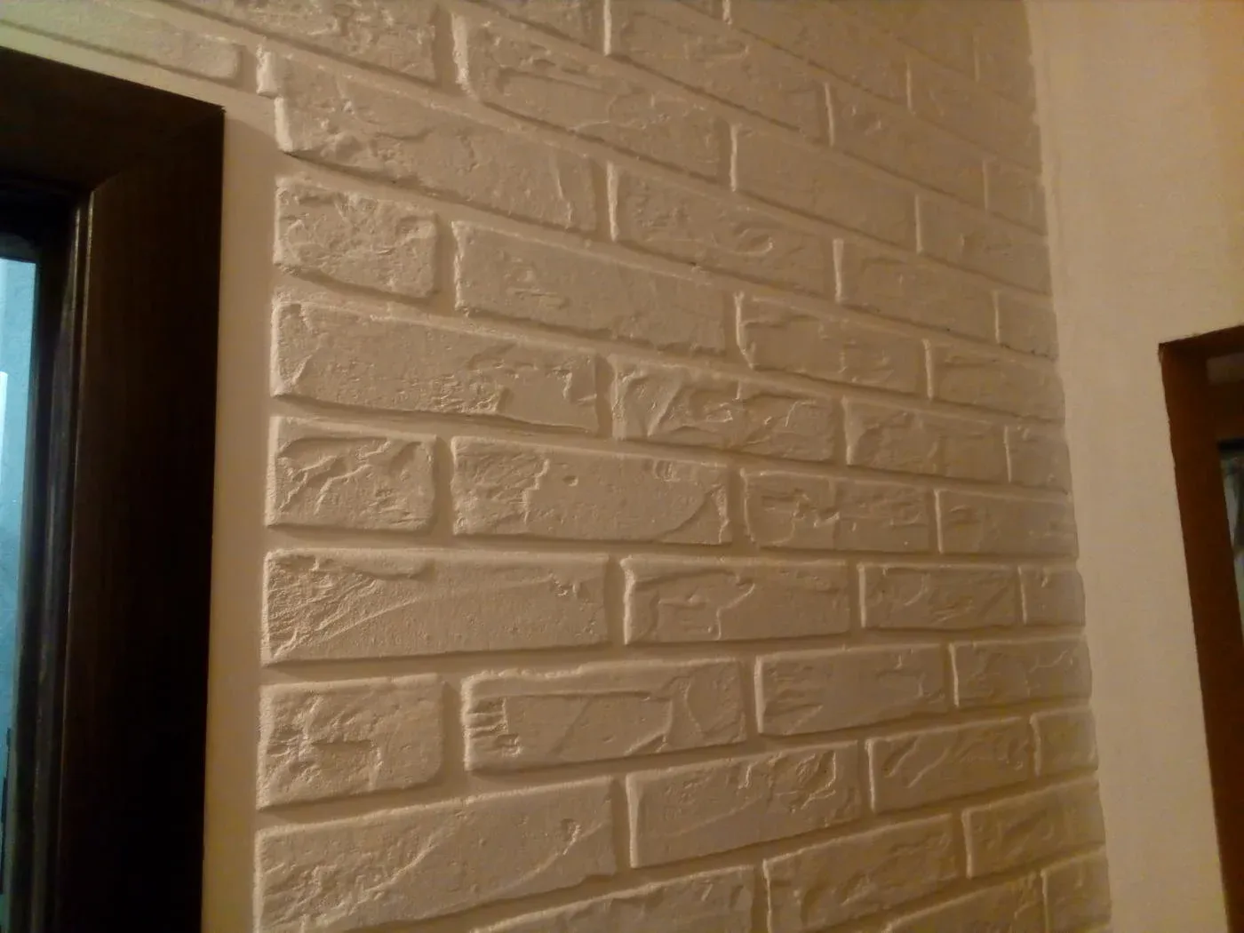 Как сделать декоративную штукатурку под кирпич для внутренней отделки стен в интерьере?