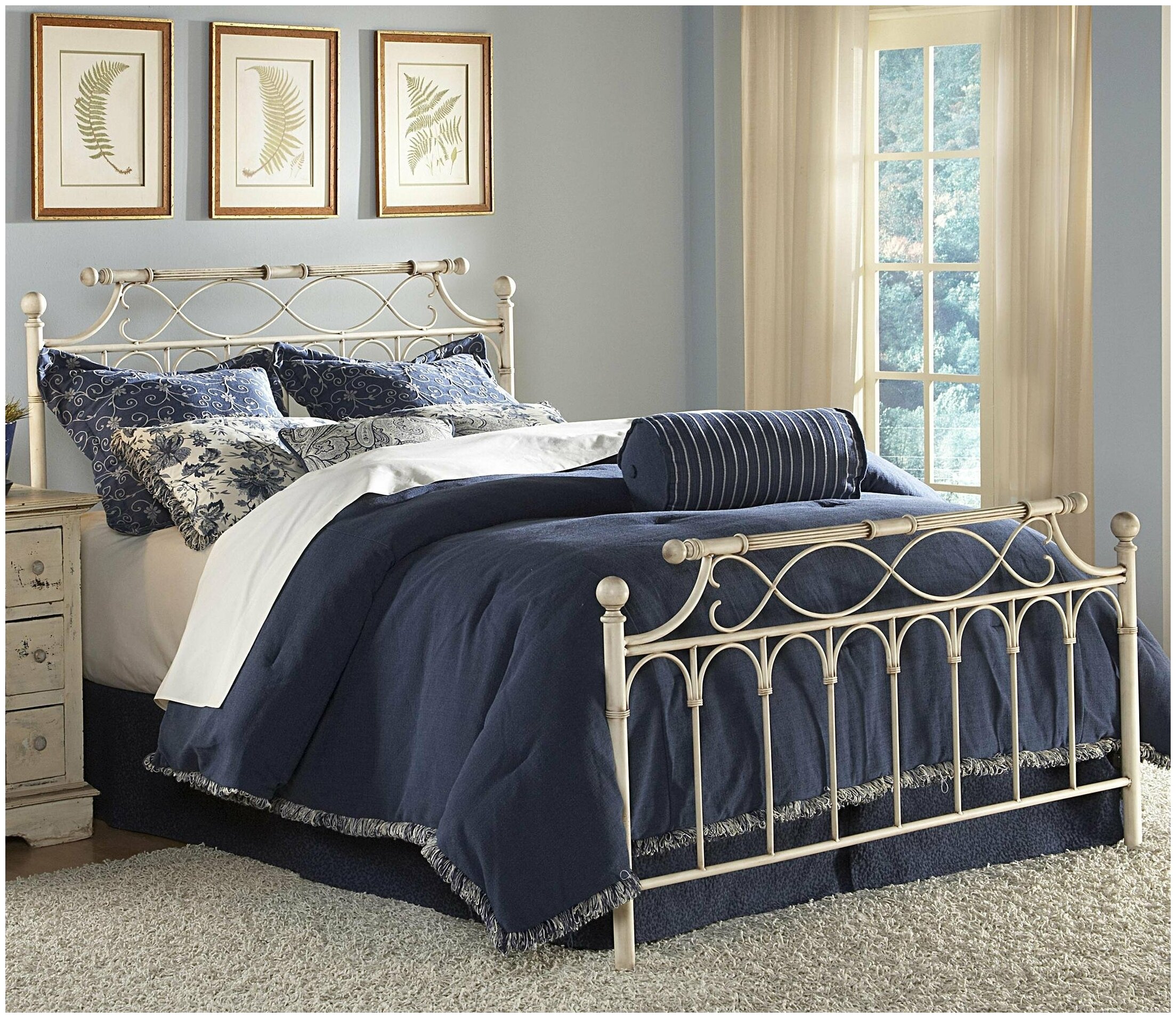 Кованые кровати: фото лучших моделей для спальной комнаты