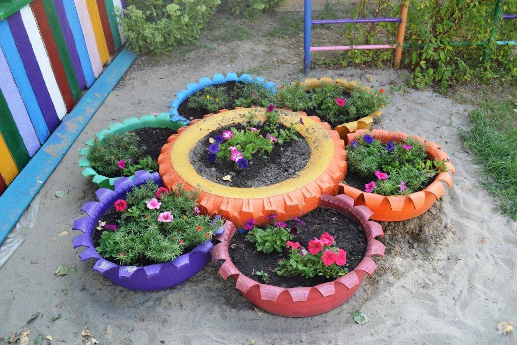 Клумба из колесных шин своими руками: фото-идеи для цветника