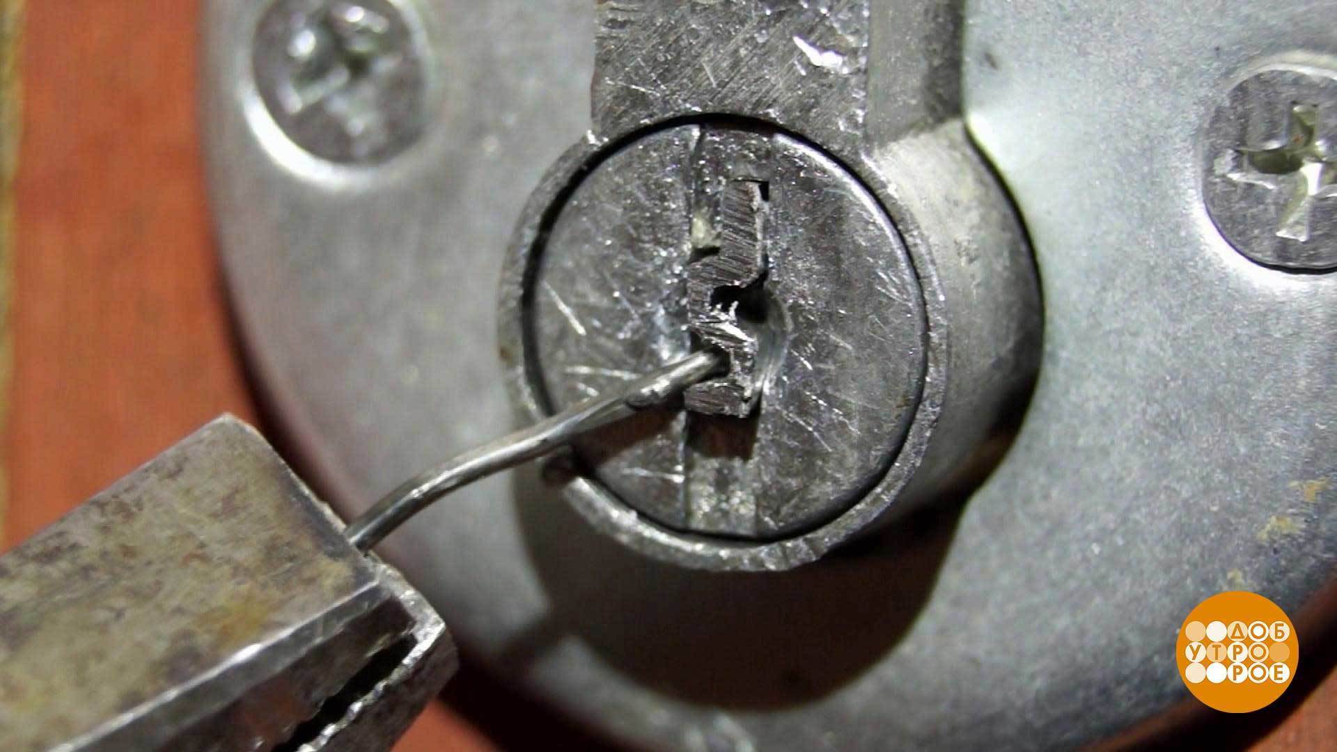 Как вытащить сломанный ключ из личинки замка, что делать, если он сломался и застрял