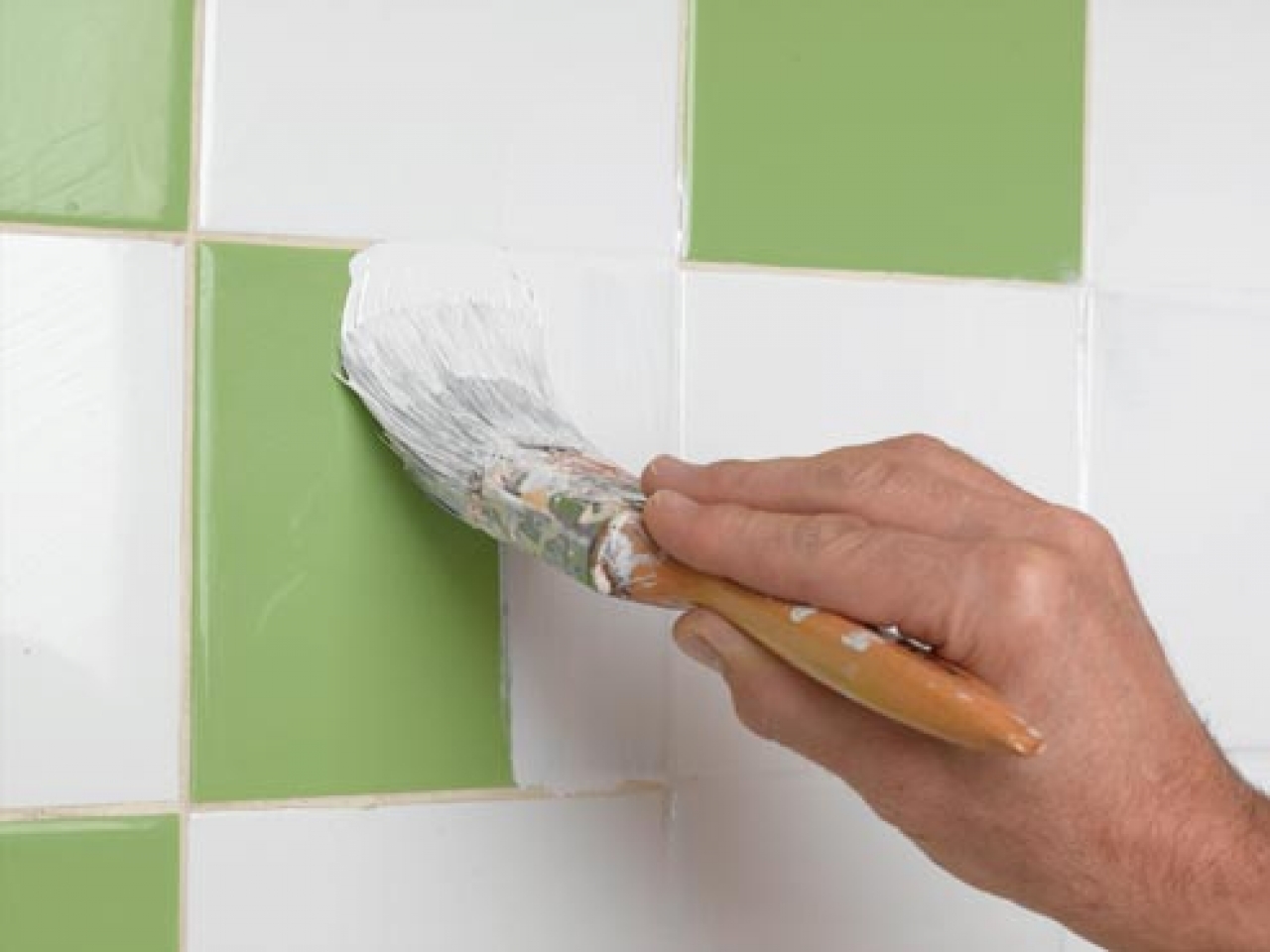 Краска для плитки в ванной: как покрасить плитку в ванной / zonavannoi.ru