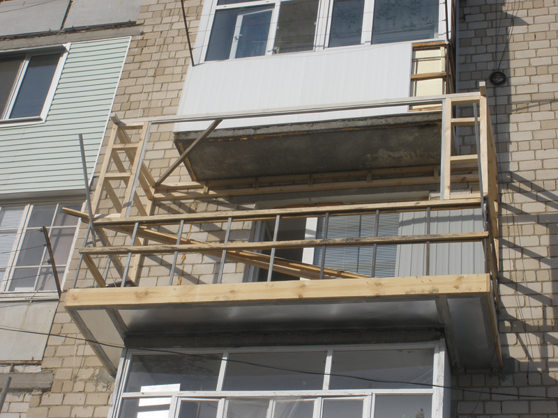 Деревянное остекление балконов: этапы установки, видео!